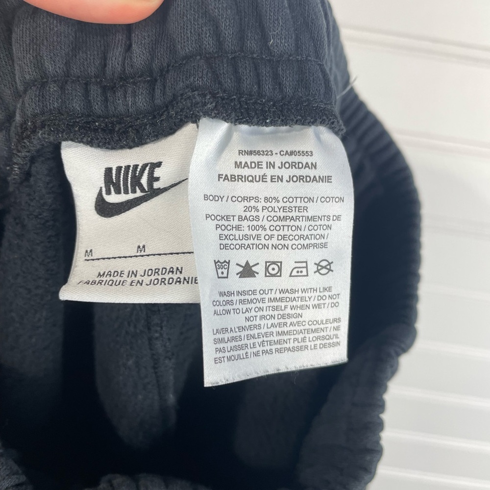 Nike Black Fleece Big Kids’ Joggers Green Logo Size Medium GUC - Picture 8 of 12